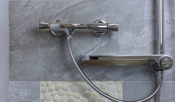 At what height should a surface-mounted bath tap be installed?
