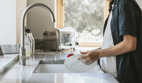 How to maintain a granite kitchen sink?