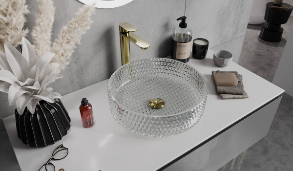 Elegant Glamour Bathroom – Glass and Gold Details