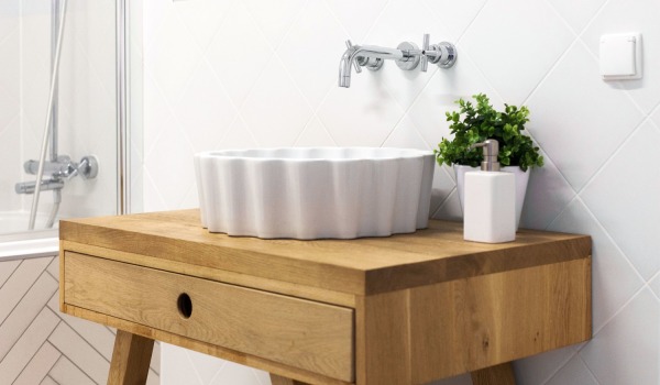 At what height should a washbasin be installed?