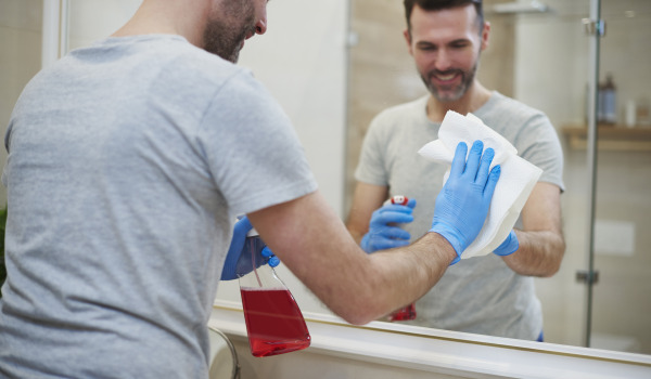 How to clean a glass shelf in the bathroom?