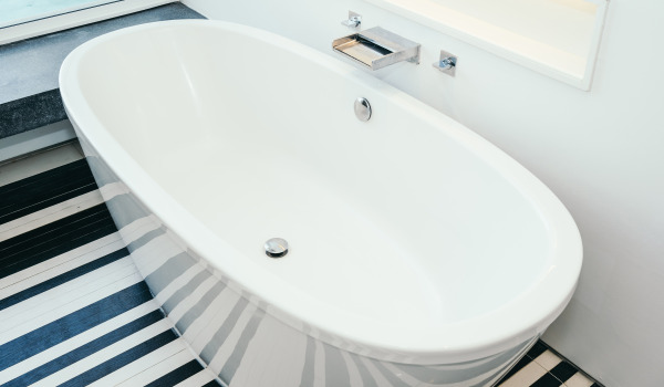 What is the purpose of a bath screen?