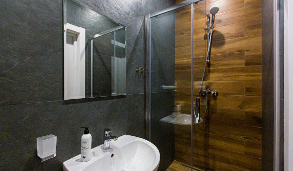 How to seal shower cabin doors?
