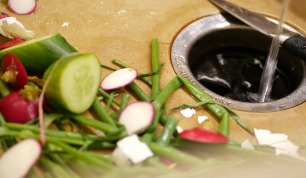 Sink grinder: how does a waste disposer under the sink work? Is it worth it?