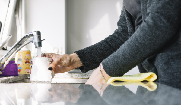 Mirrors in the Kitchen Instead of Tiles and Mirror Tiles Between Cabinets: Advantages and Disadvantages - Is it Worth It?