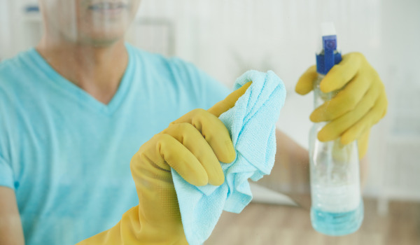 How to remove limescale from a shower cabin?