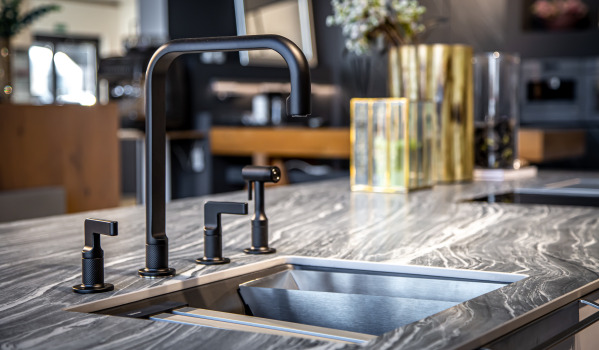 Black tap in the kitchen: Is it a good idea?