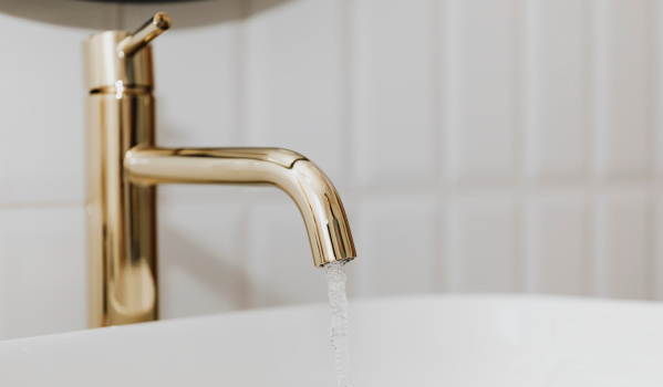 How to replace a tap in a washbasin?