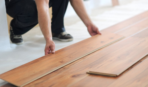 How to level a floor under panels without screed?