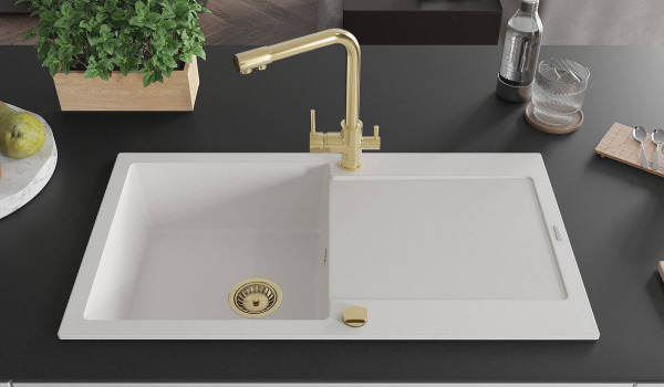 How to install a tap in a sink?