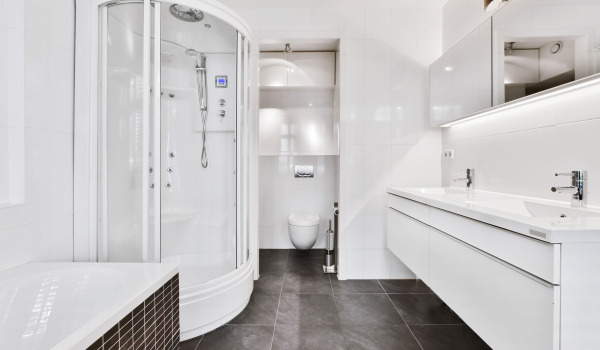 Shower enclosures with or without a tray?