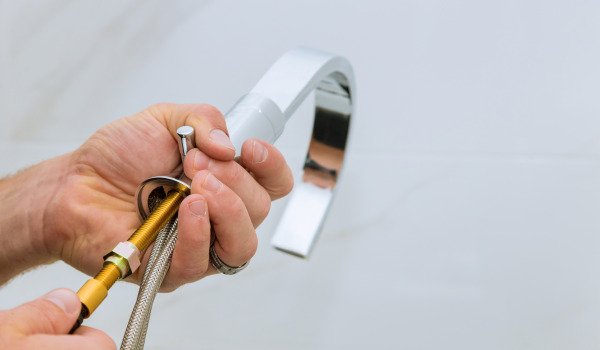 What thread in a washbasin tap?
