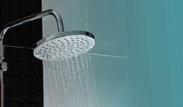 How does a rain showerhead work?
