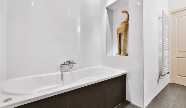 How to enclose a rectangular bath?